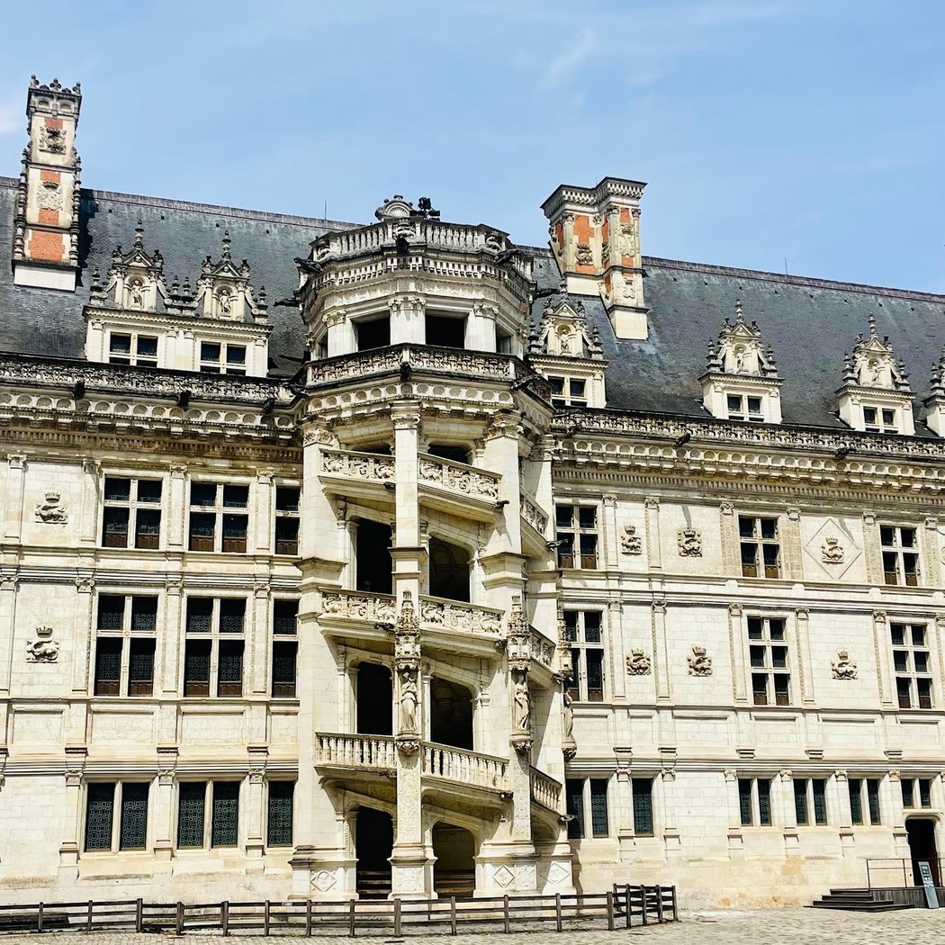 Monuments photographi ext: author: https://www.instagram.com/saintjeanpieddeportVisite guidée et atelier: 1