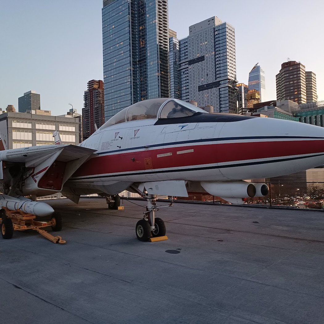 Outdoor Movies at the Intrepid Museum 1