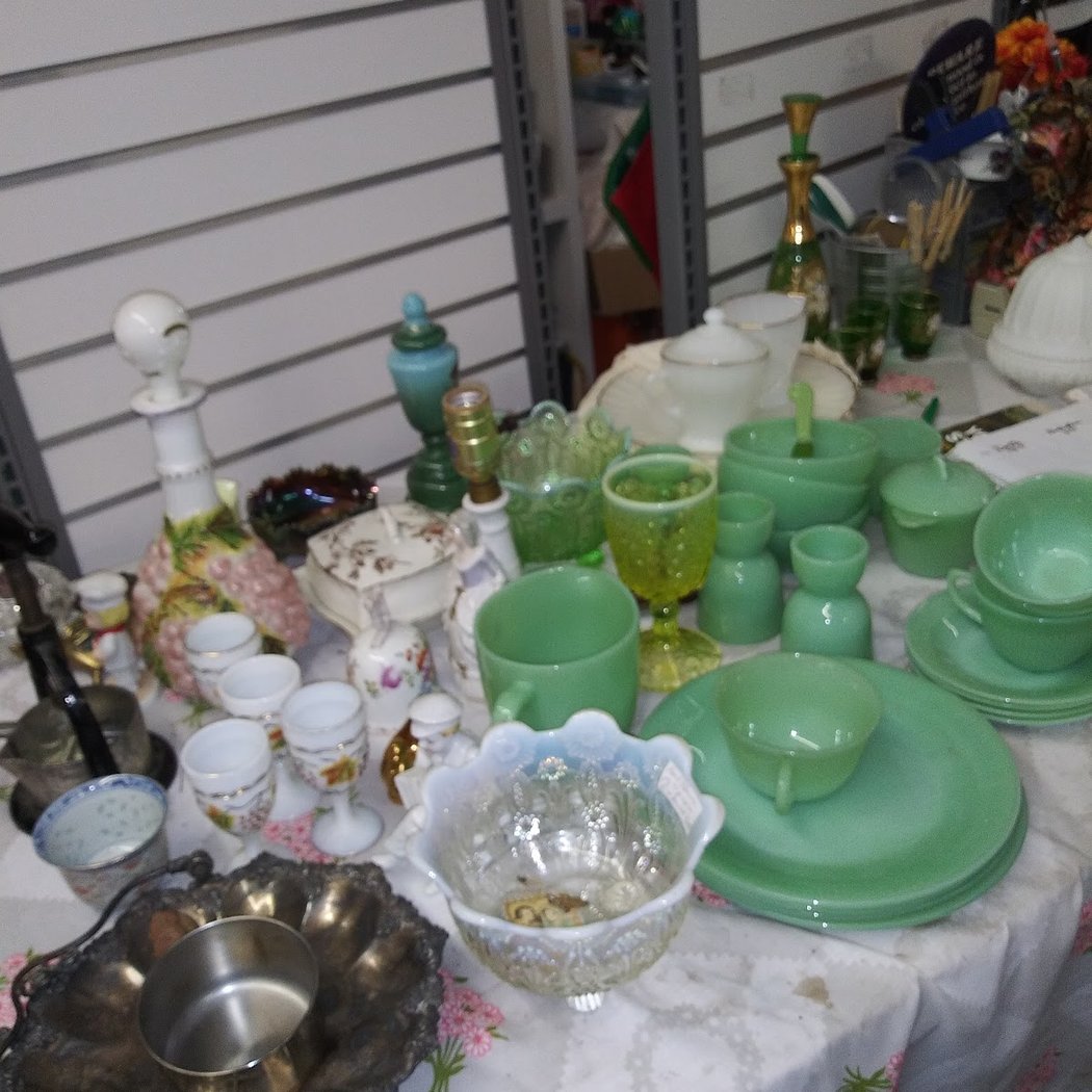 Little Shop of Hoarders SF 1