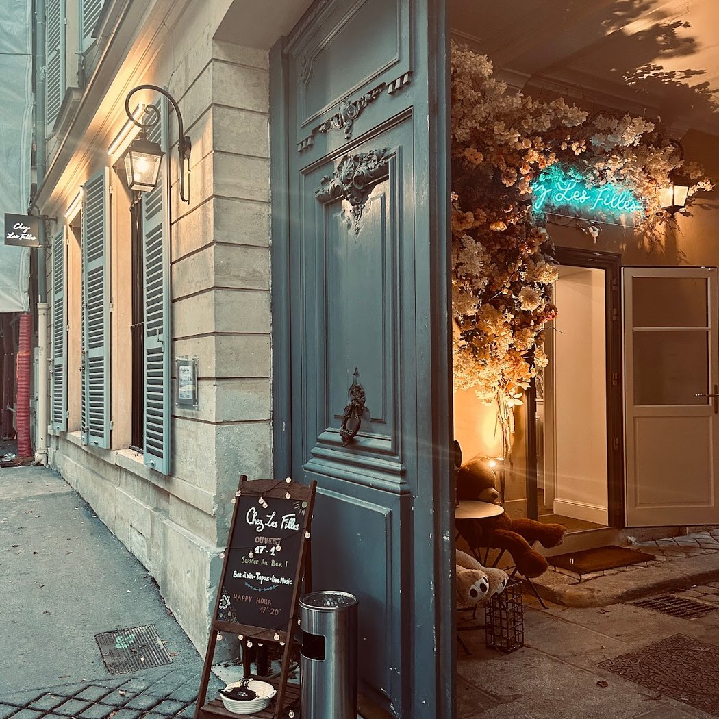 Chez Les Filles - Bar à Vin, Cocktails & Tapas 2