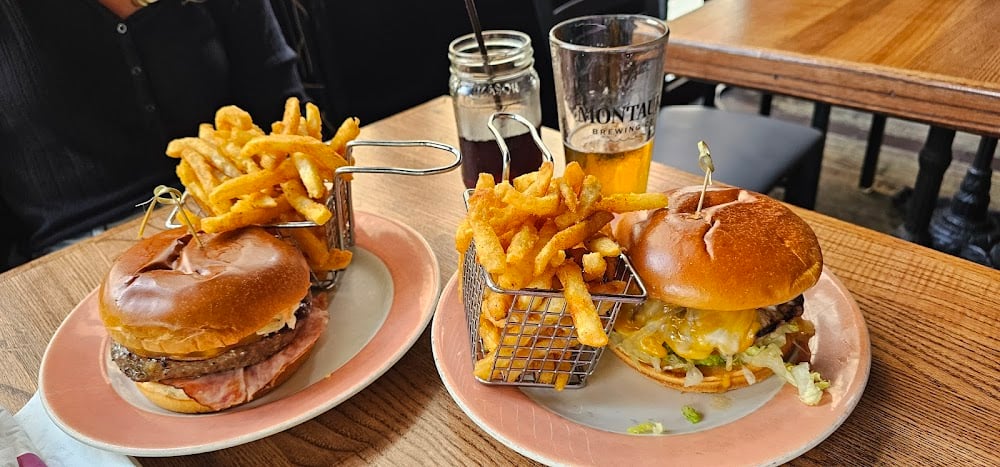 Iron Bar & Lounge NYC - Hell's Kitchen 2