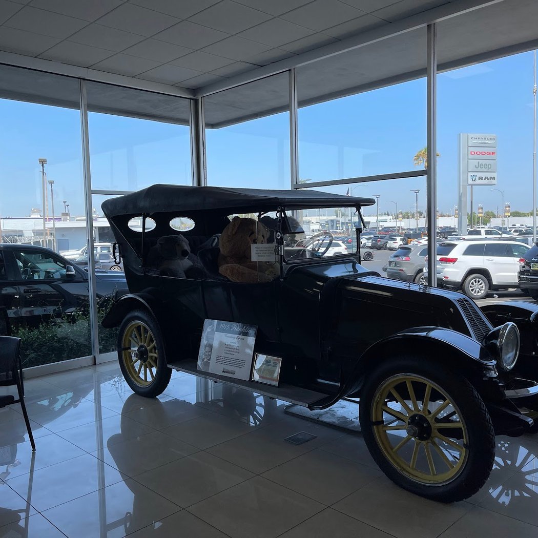 Normandin Chrysler Dodge Jeep Ram FIAT 1