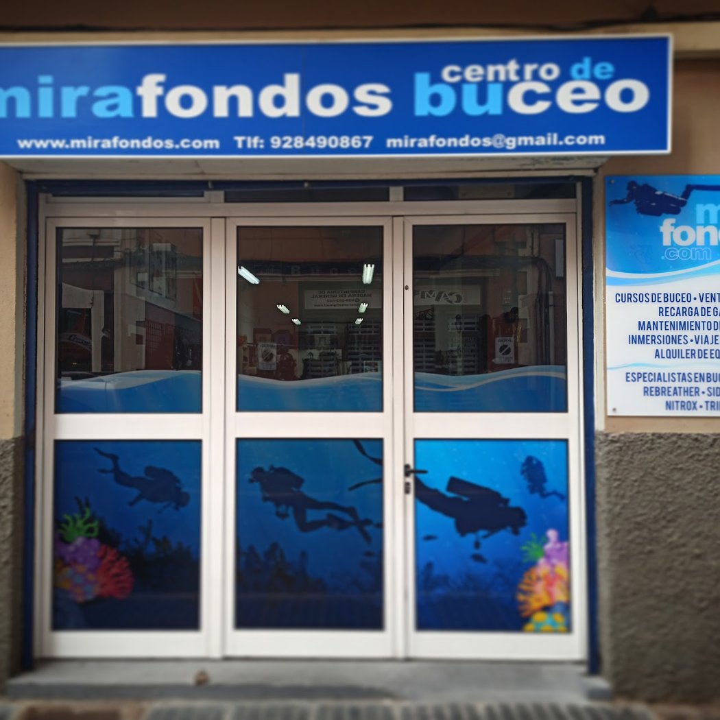Mirafondos.Centro de Buceo. Tienda de material de buceo 2