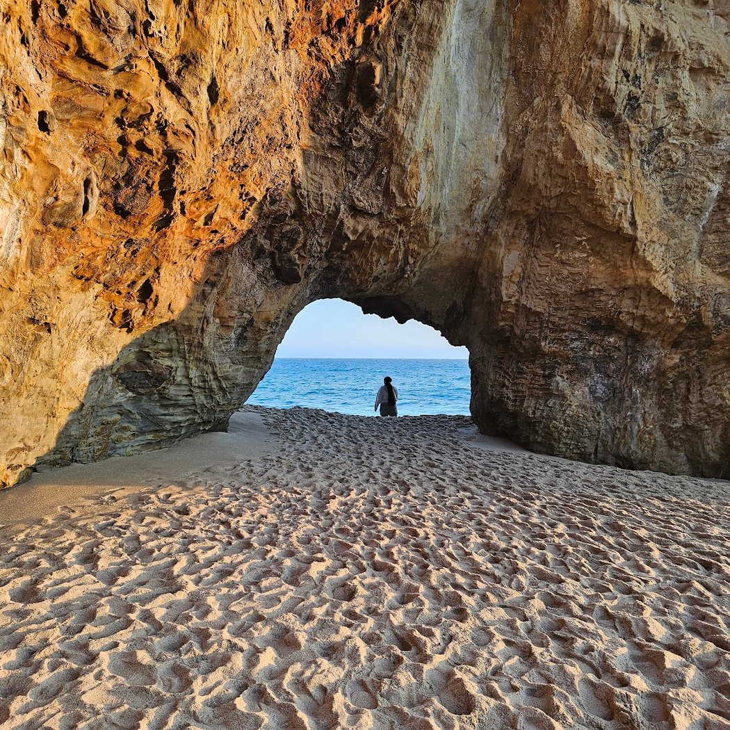 Hole In The Wall Beach 1