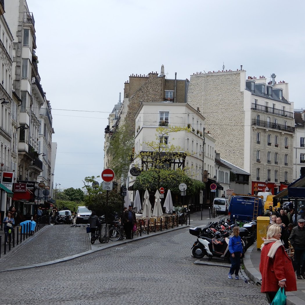 Rue Lepic 2
