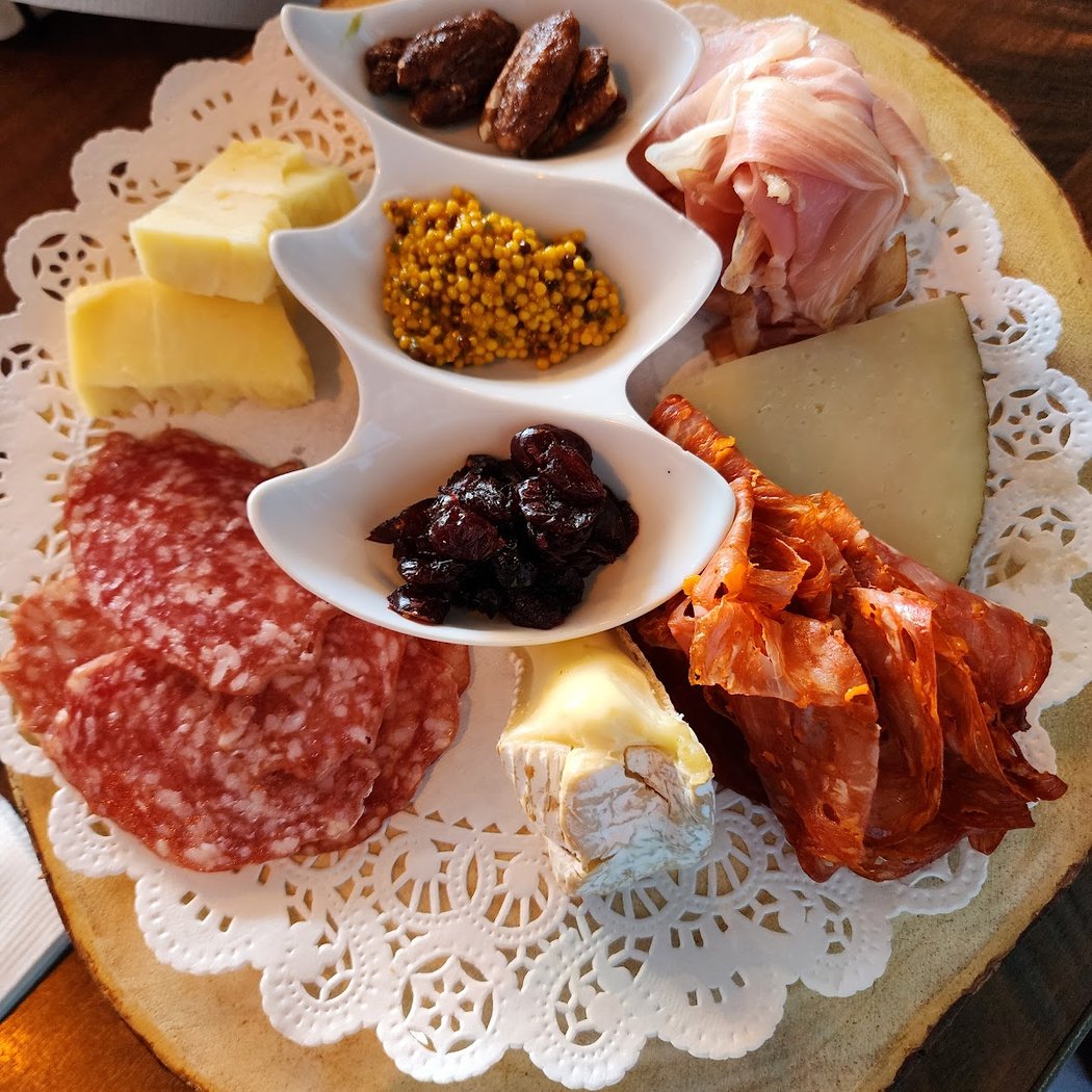 Keuka Kafe a Wine Bar 4