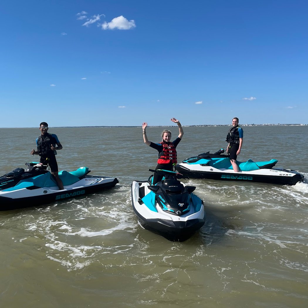 eXtreme Jet 33 Watersports « Location Jet-ski•Randonnée Jet-Ski avec ou sans permis•Parachute ascensionnel•Bouée Tractée » 3