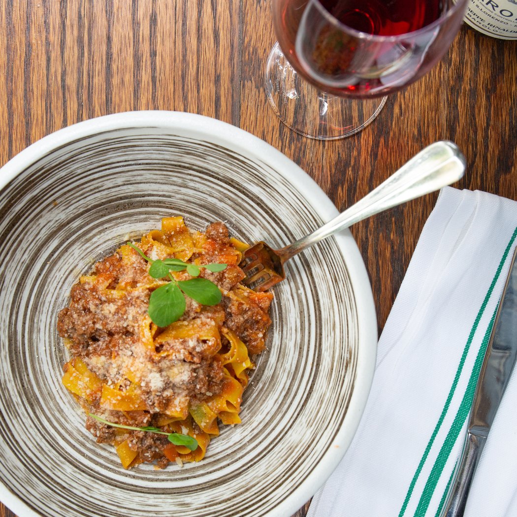 ELIS WINE BAR & RESTAURANT 1