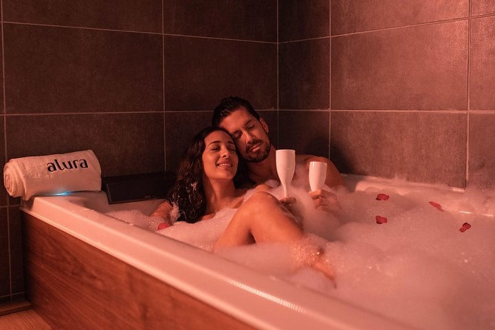 60 min Couple's Massage to Choose and 30 min Floral Bath THAI MASSAGE ALURA