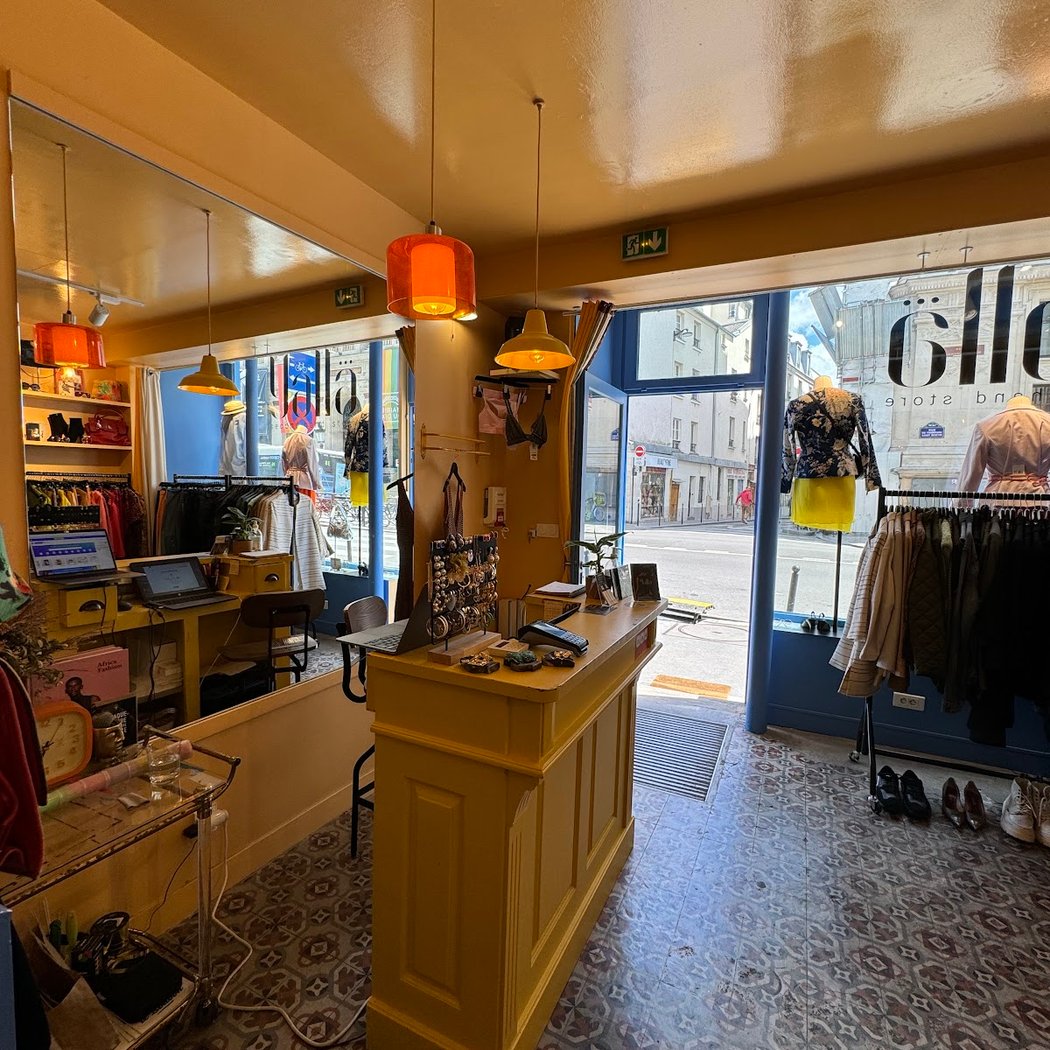 YALLÄ Paris 10 - Dépôt-vente / Second-hand store / Curated Vintage 3