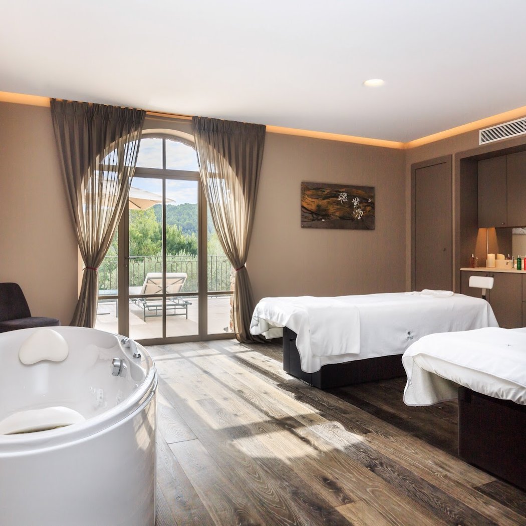 Chateau de Berne Hotel Spa Cellars 3