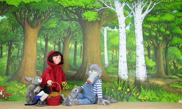 Adaptation en marionnettes à fils du conte du Petit Chaperon Rouge 1