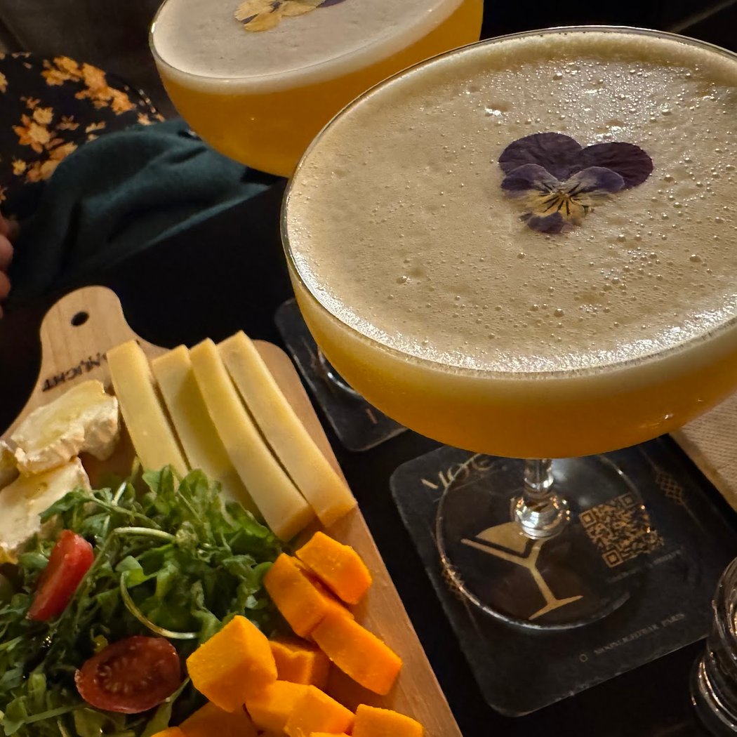 Moonlight Bar 1