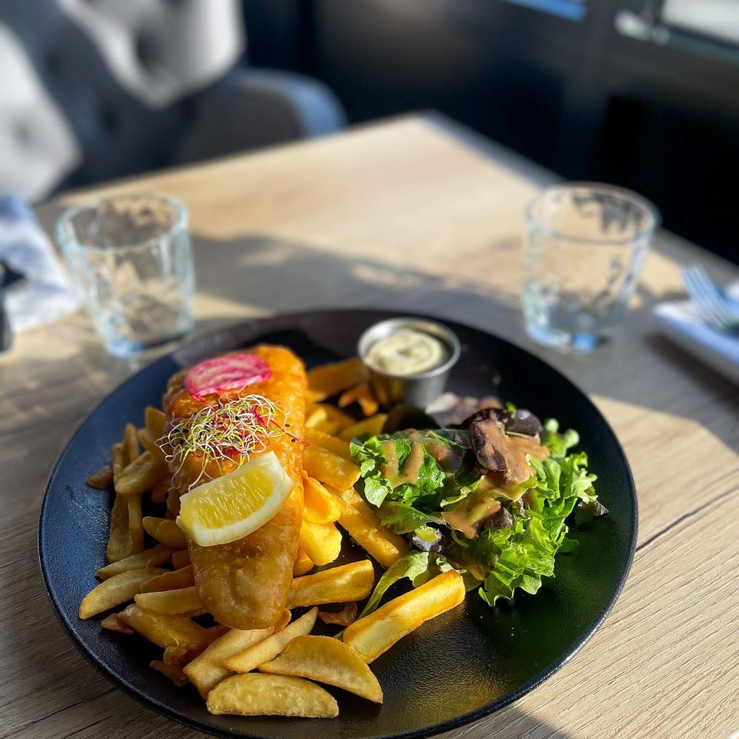 La Taverne - Table de caractère - Montaigu 1