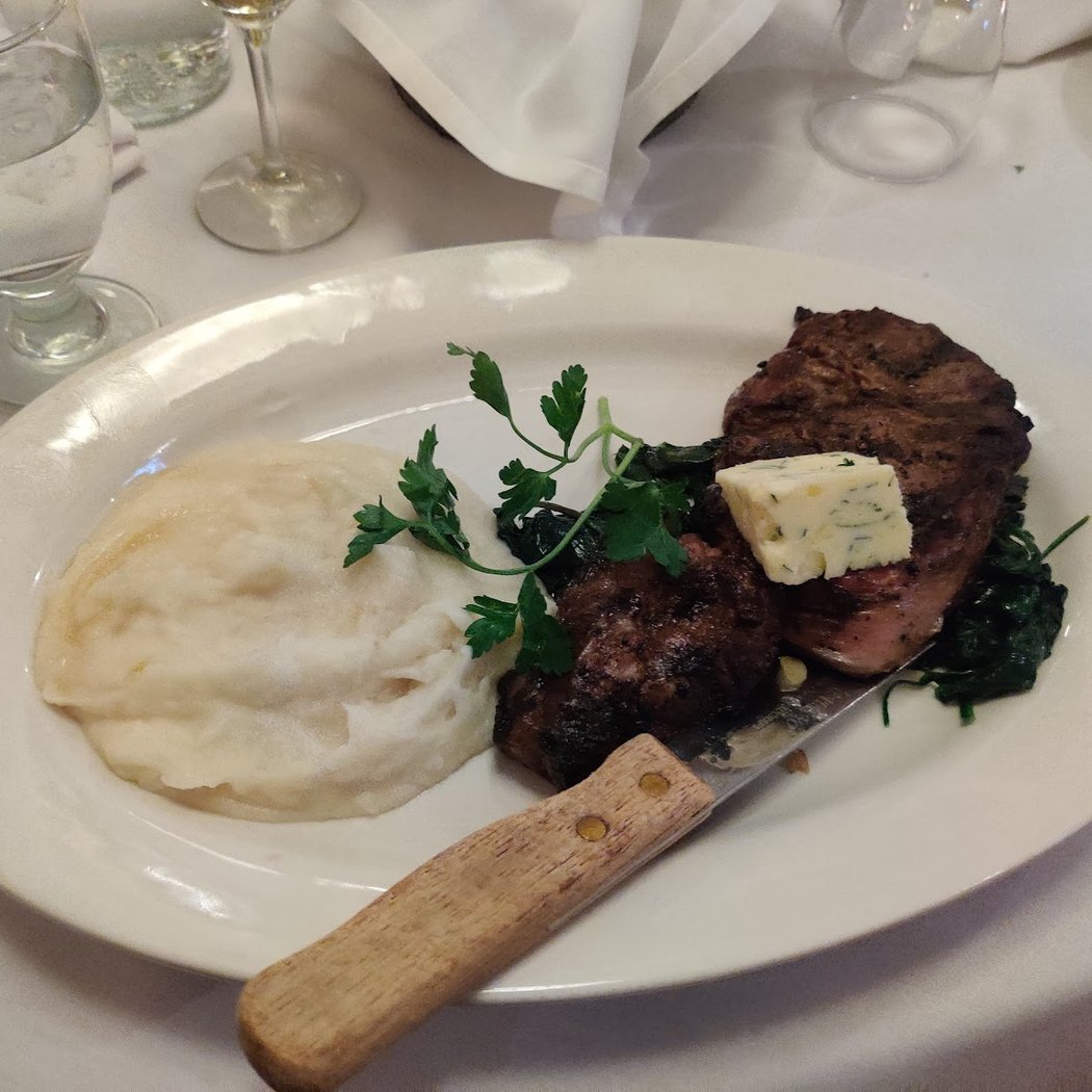 Hunter's Steak & Ale House 1