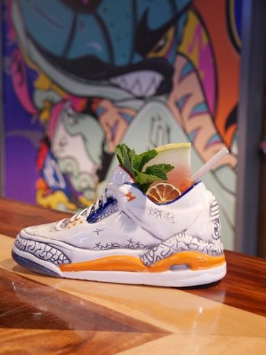 Grails Miami - Restaurant & Sports Bar 1