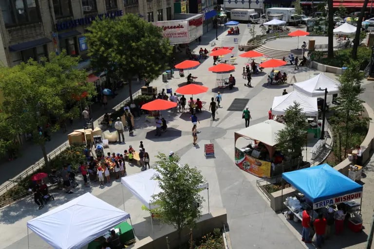 Corona Plaza 4