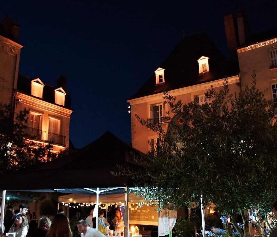 Pl. de Châteauneuf 1