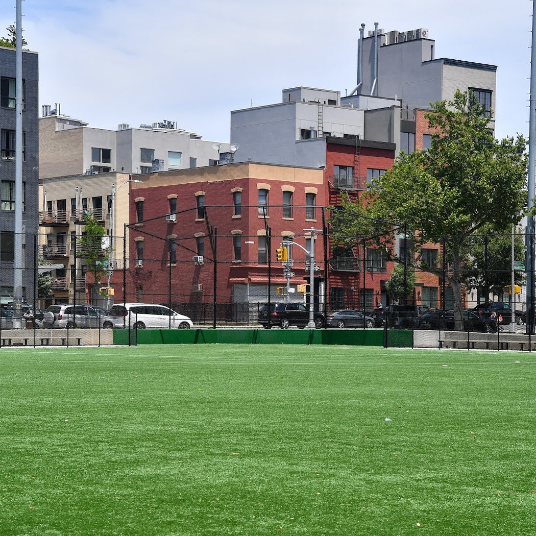 Play Soccer 2
