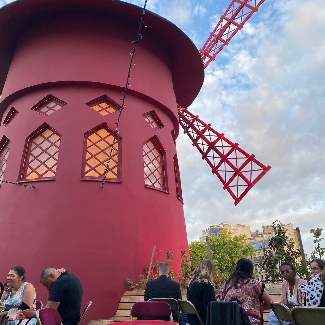 Ciné en plein air de la Machine du Moulin Rouge 3