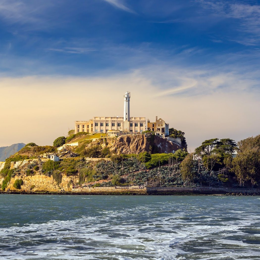 Inside Alcatraz Tour + 1-Hour Cruise 1