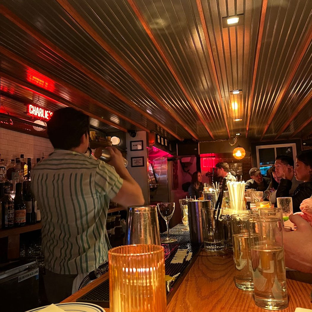 Charlie’s Pub 3