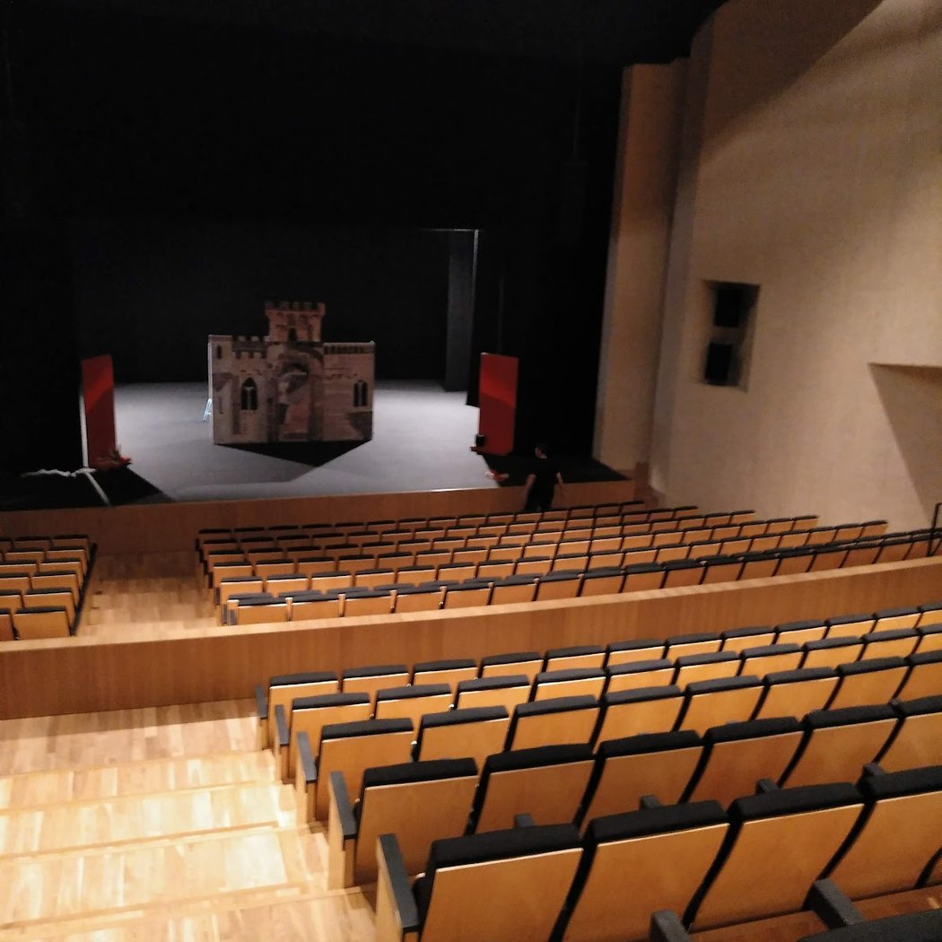 Lago de los cines del International Ballet Company 2