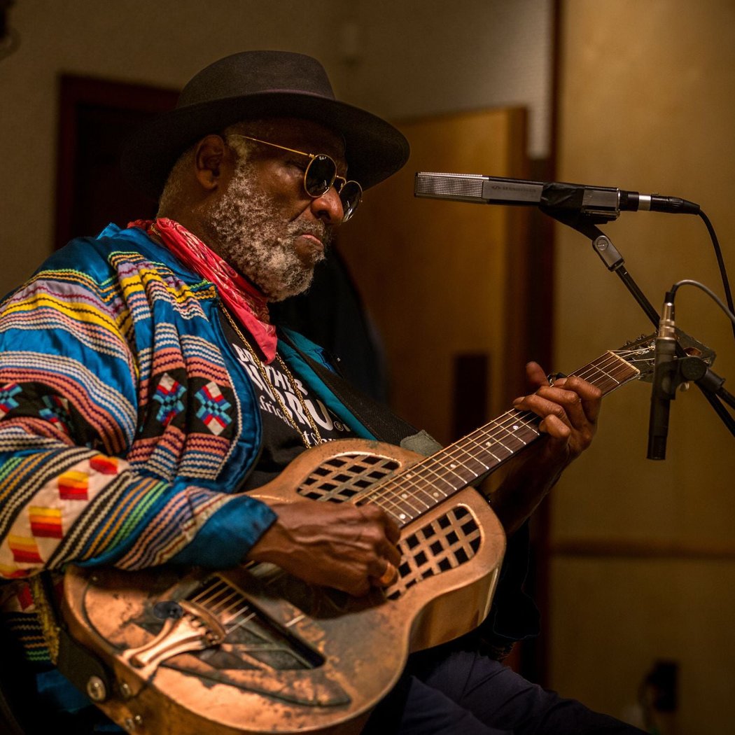 Taj Mahal & The Phantom Blues Band 2