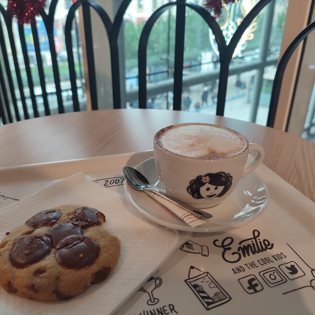 Emilie and the cool kids - Cookies & Coffee shop Marseille 3