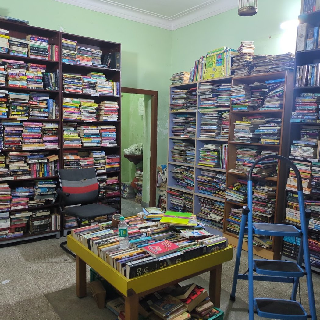 BOOK WORLD - SECOND HAND BOOK SELLER AND BUYER 1