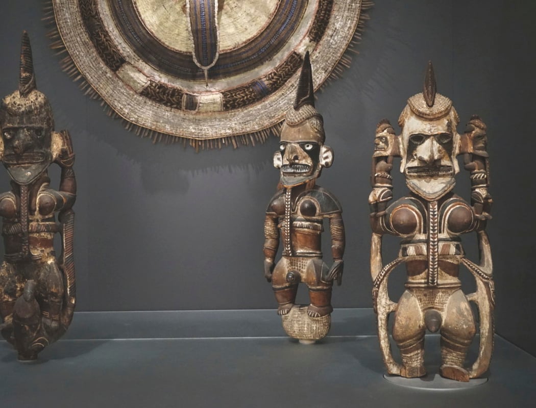 Jenseits der Norm? Ein queerer Blick auf Geschlechter und Sexualitäten in der ethnologischen Sammlung 1
