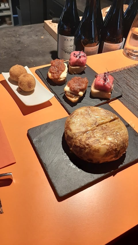 Tapas & Vinos 3