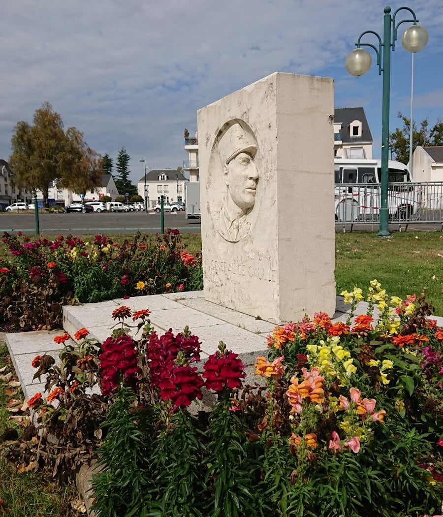 Momument pour Charles de Gaulle 2