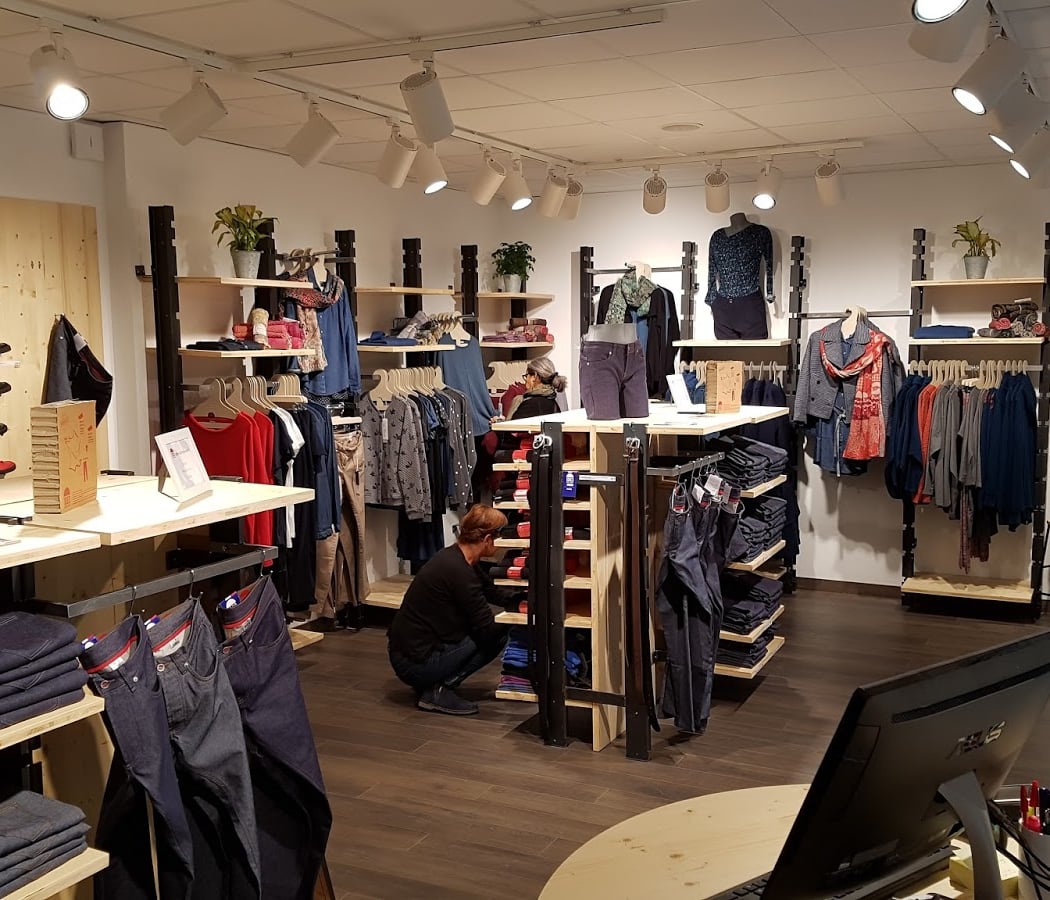 1083 3
