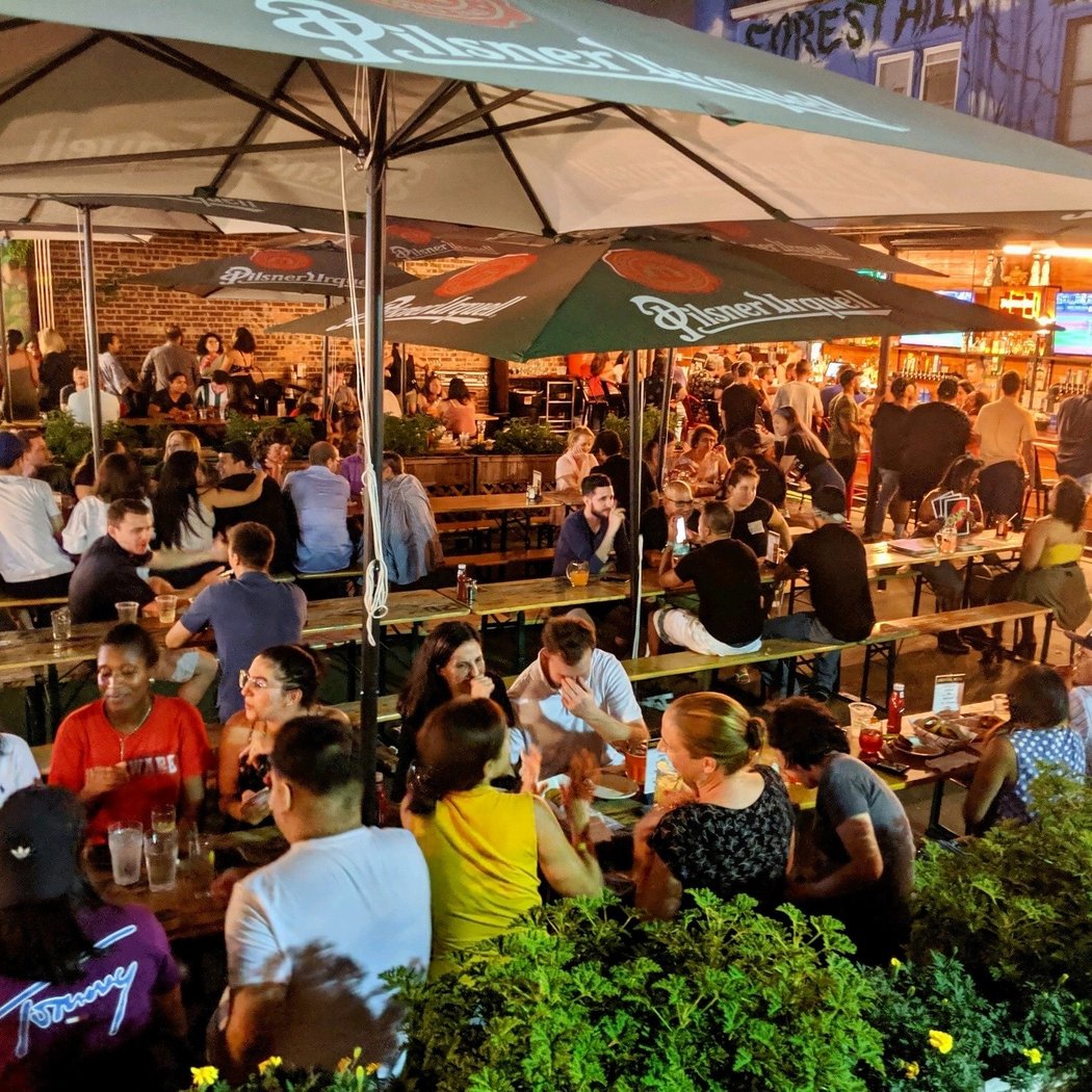 Cobblestones Pub and Biergarten 2