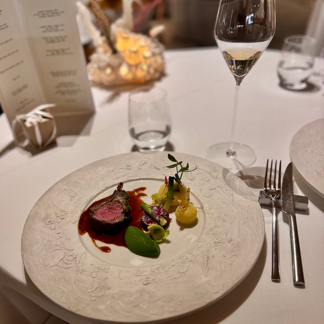 PIER Restaurant 3