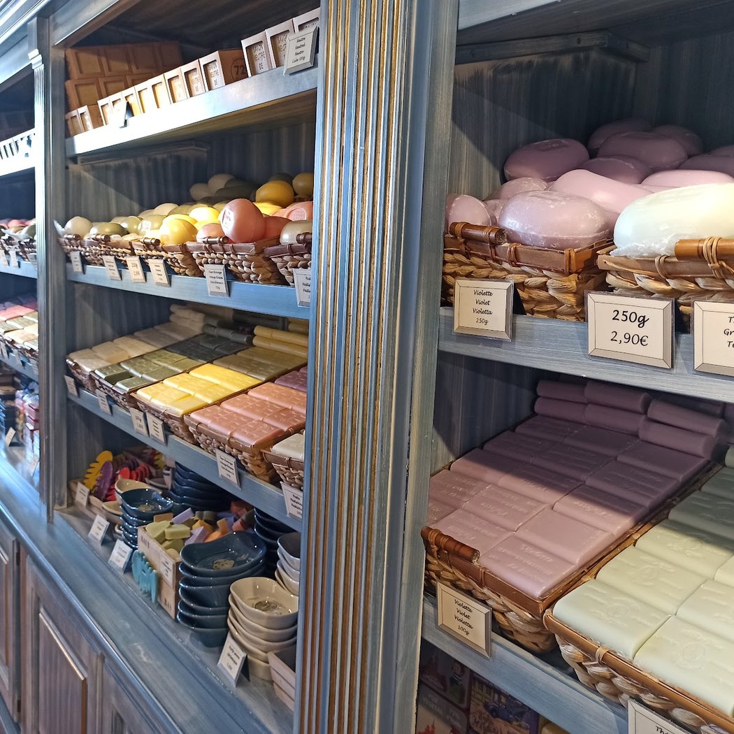 Free tour of the Savonnerie de la Licorne soap factory 3