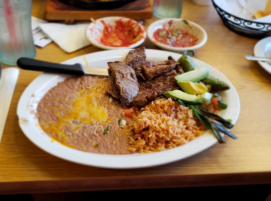 El Azteca Restaurant 3