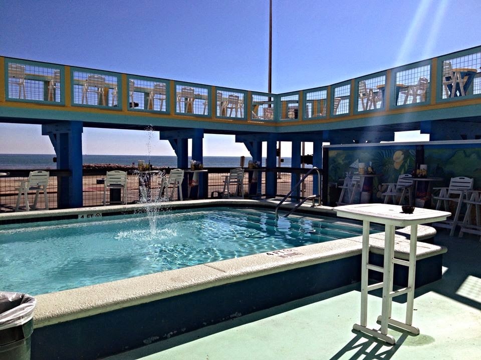 Float Pool & Patio Bar 3