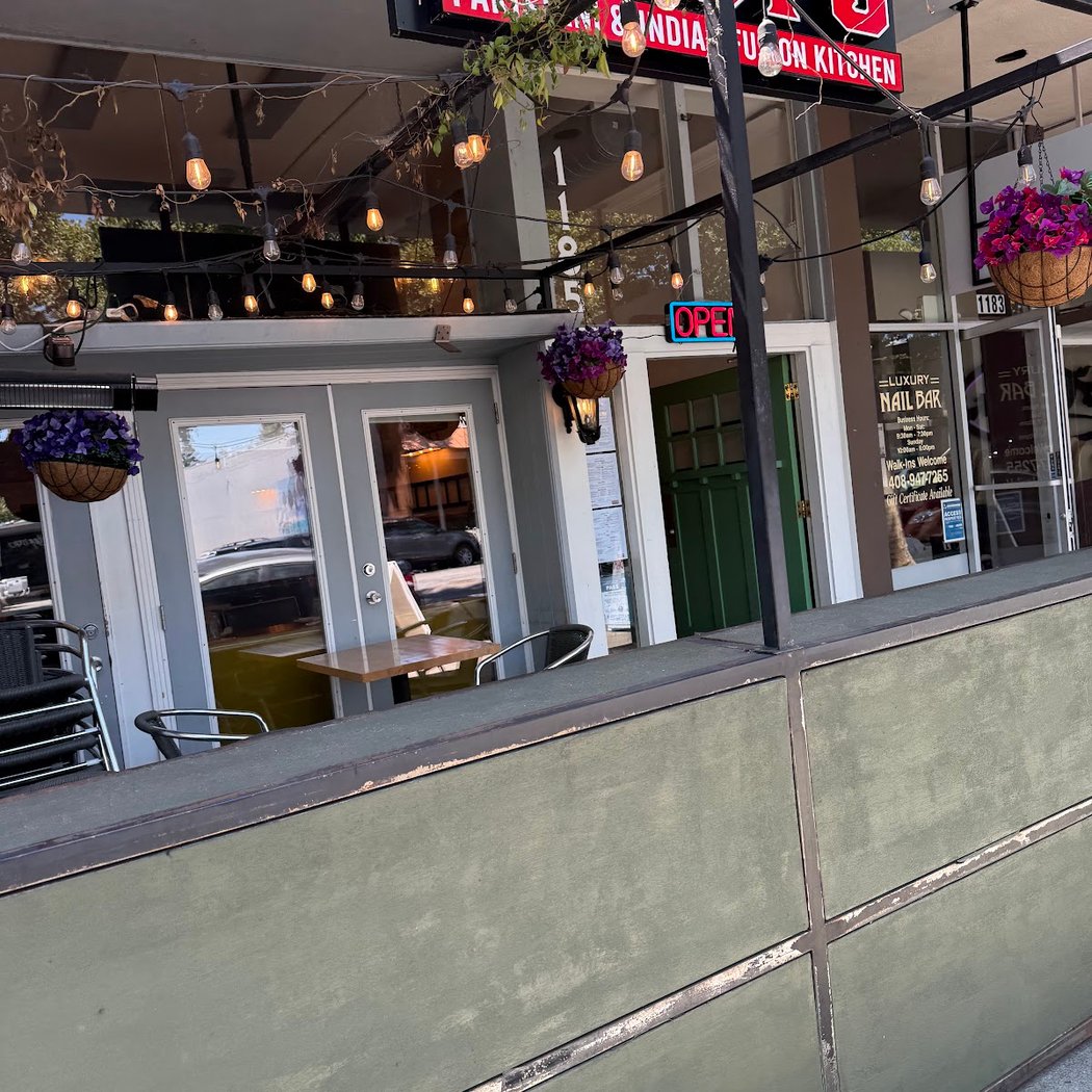 Hajis Restaurant & Catering 2