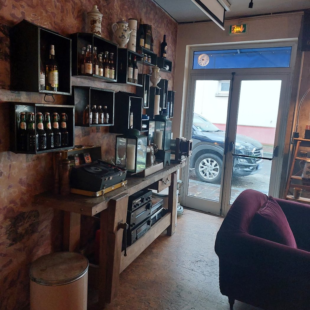 A LA MAISON LOUNGE BAR EPICERIE FINE 2