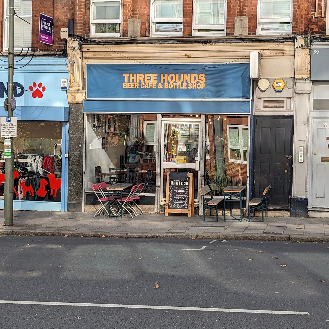 Three Hounds Beer Bar & Brewery 3