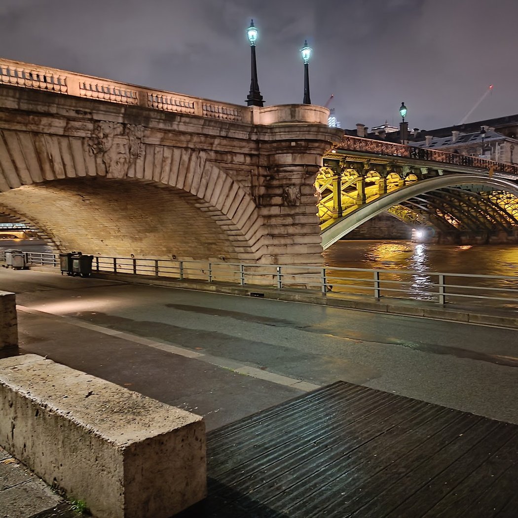 Baby-foot sous le pont Notre-Dame 3