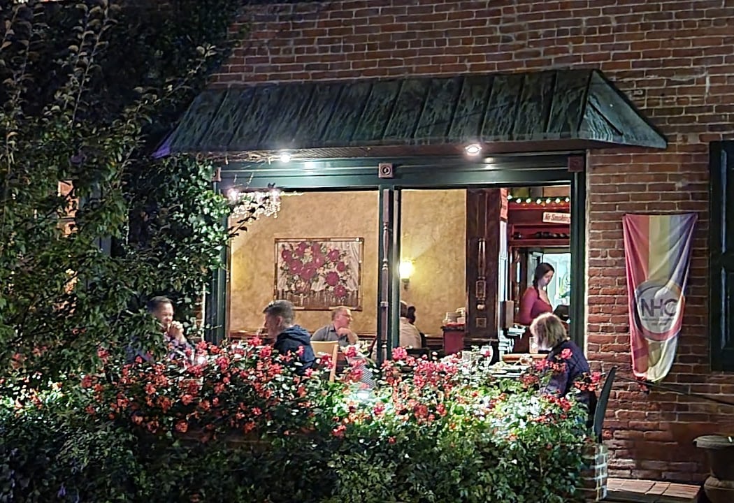 Karla's Restaurant & Bar 2