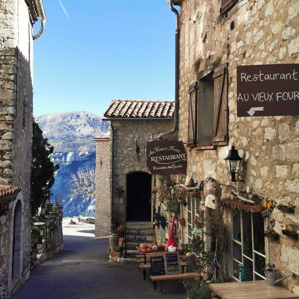 Gourdon 3