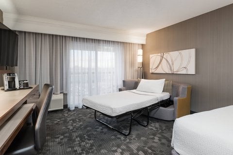 Courtyard by Marriott Toronto Vaughan 2