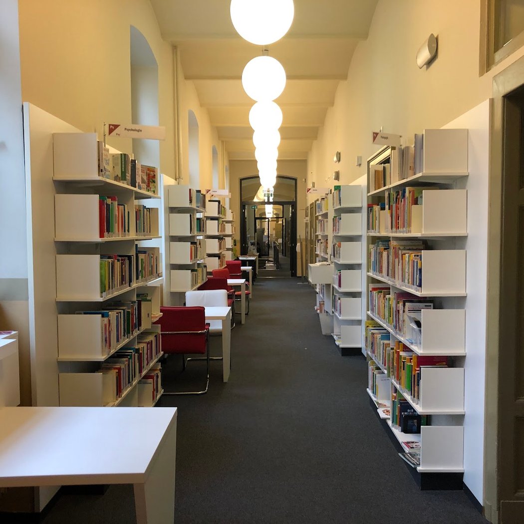 Bibliothek am Wasserturm