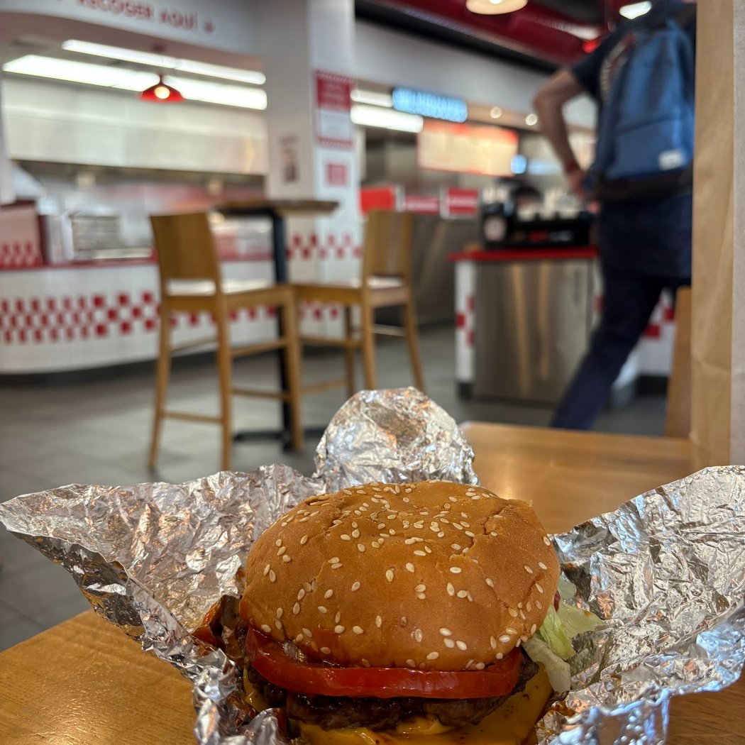 Five Guys Burgers and Fries Sevilla Constitución 3
