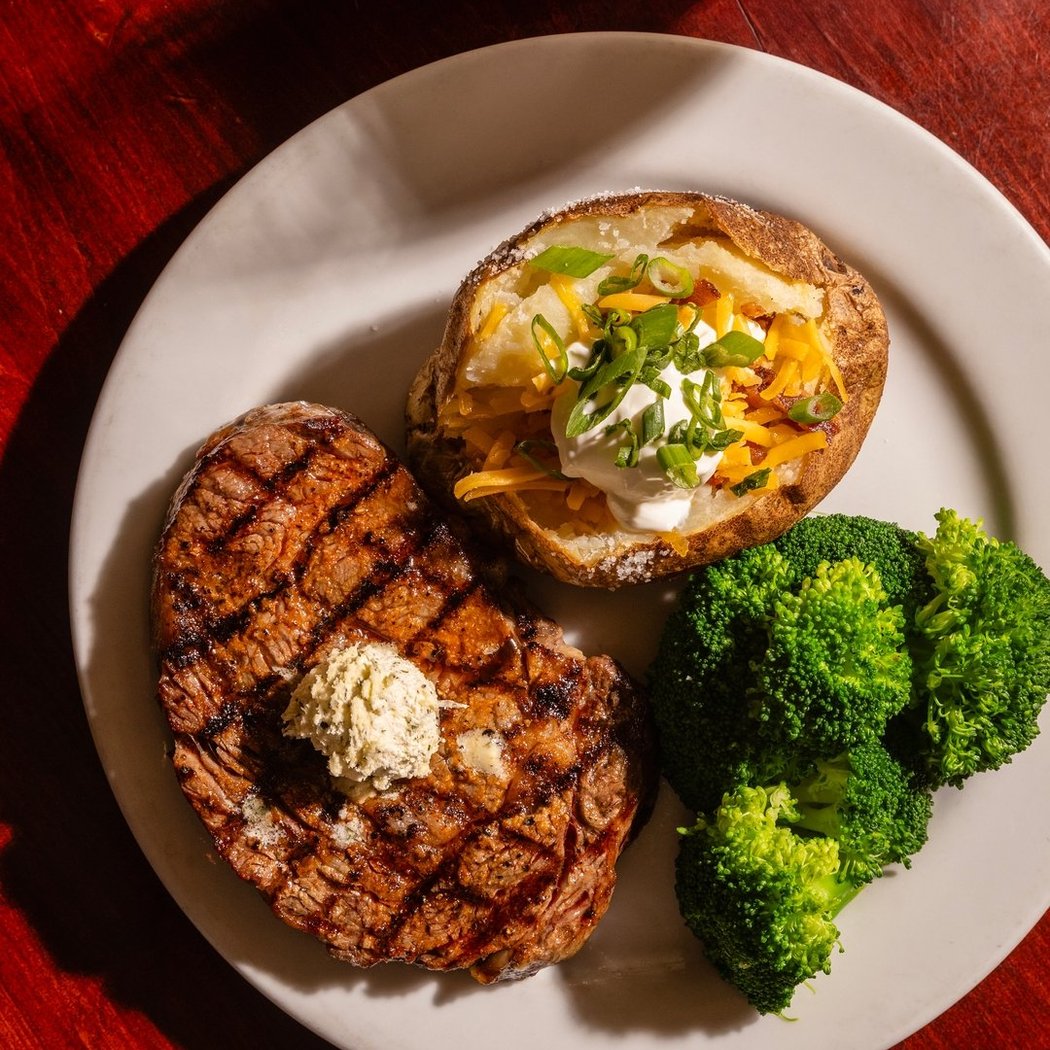 Carlyle Grill 1