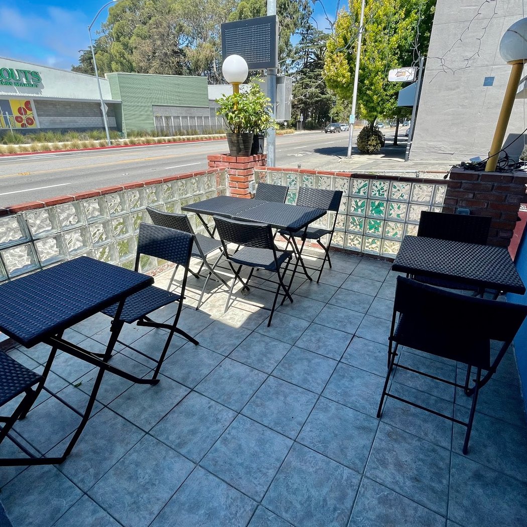 BUA THAI KITCHEN 2